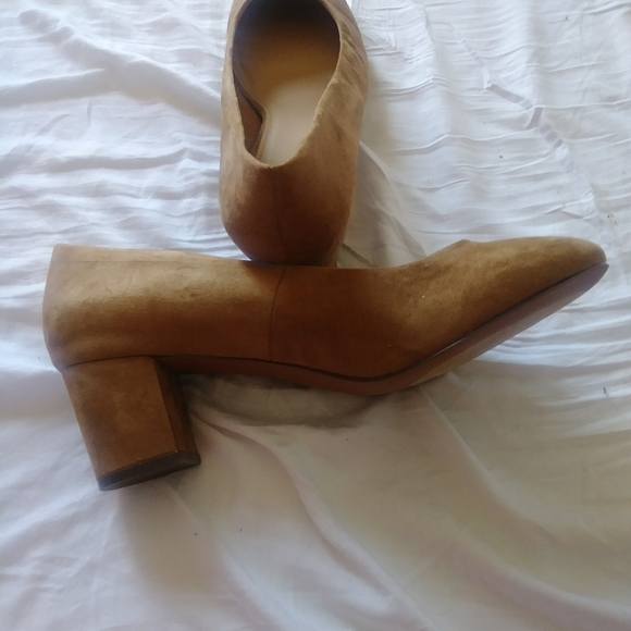 Shoes - Picture 2 of 4